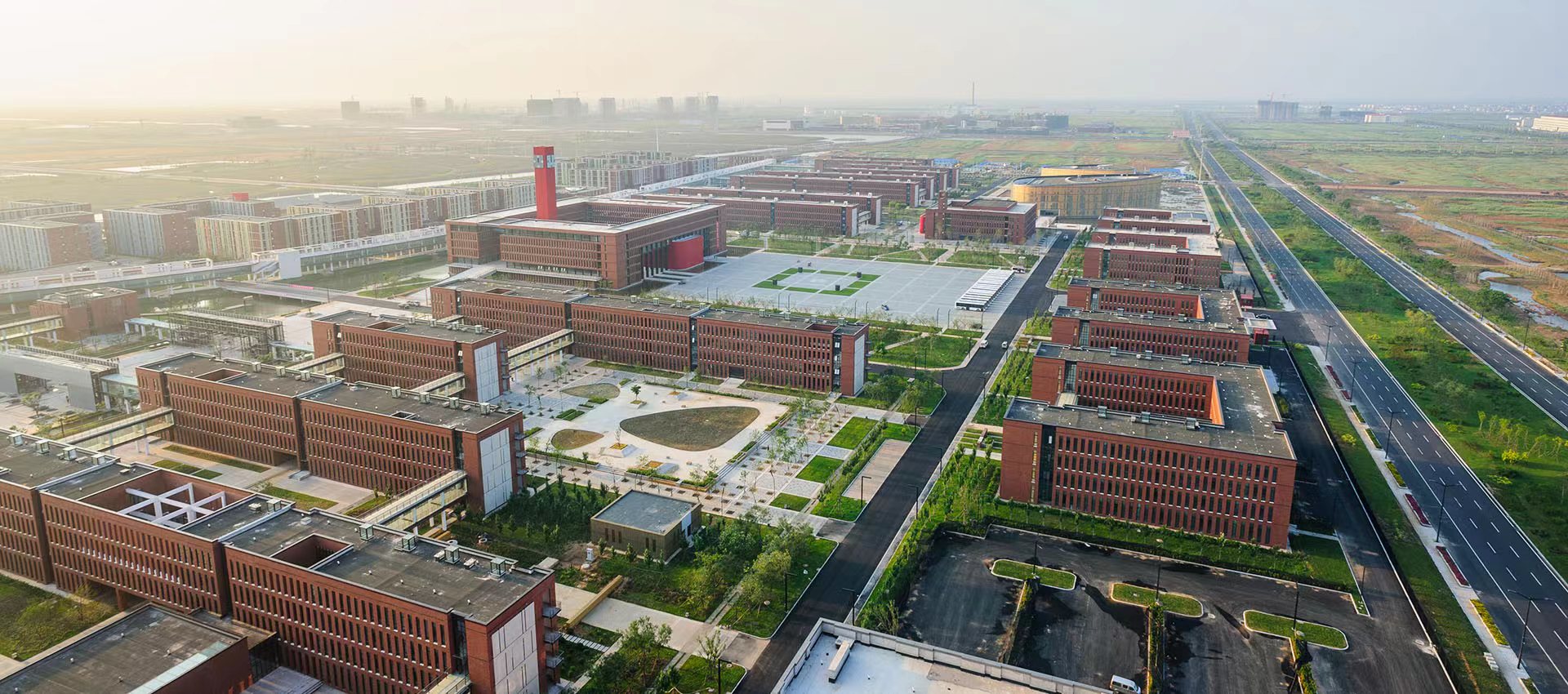 机构名称:大连理工大学莱斯特国际学院；项目名称: 大连理工大学与美国加州大学欧文分校合作举办机械设计制造及其自动化专业本科教育项目